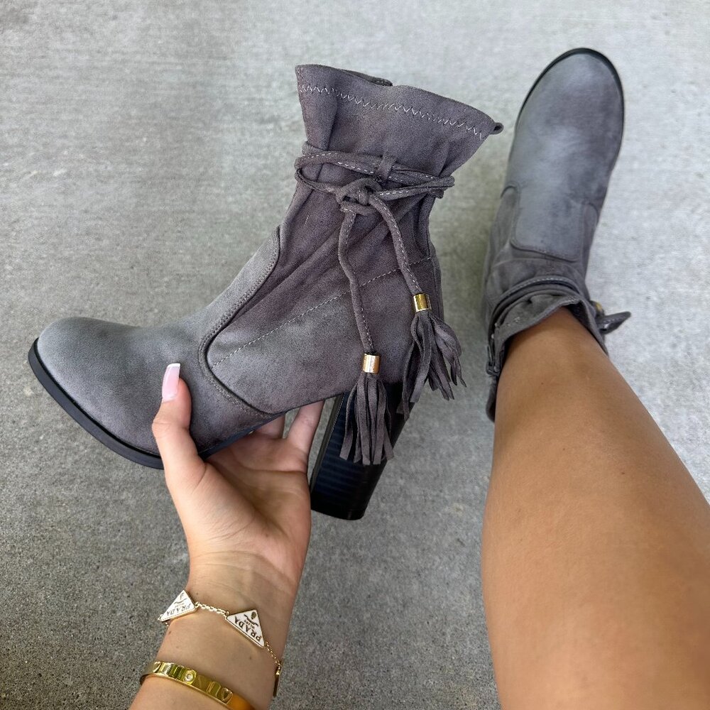 NEW JESSIE HEART BOOTIES heels